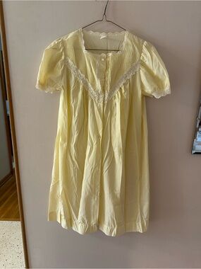 Vintage Pale Yellow Lace-Trim Nightgown